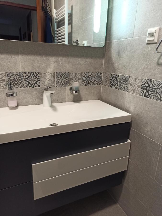 Apartman Lana ,Froudeova Ulica 3 Nasuprot Zg Velesajma Apartman Zágráb Kültér fotó